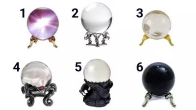 Выберите один из шести хрустальных шаров и загляните в свое будущее
